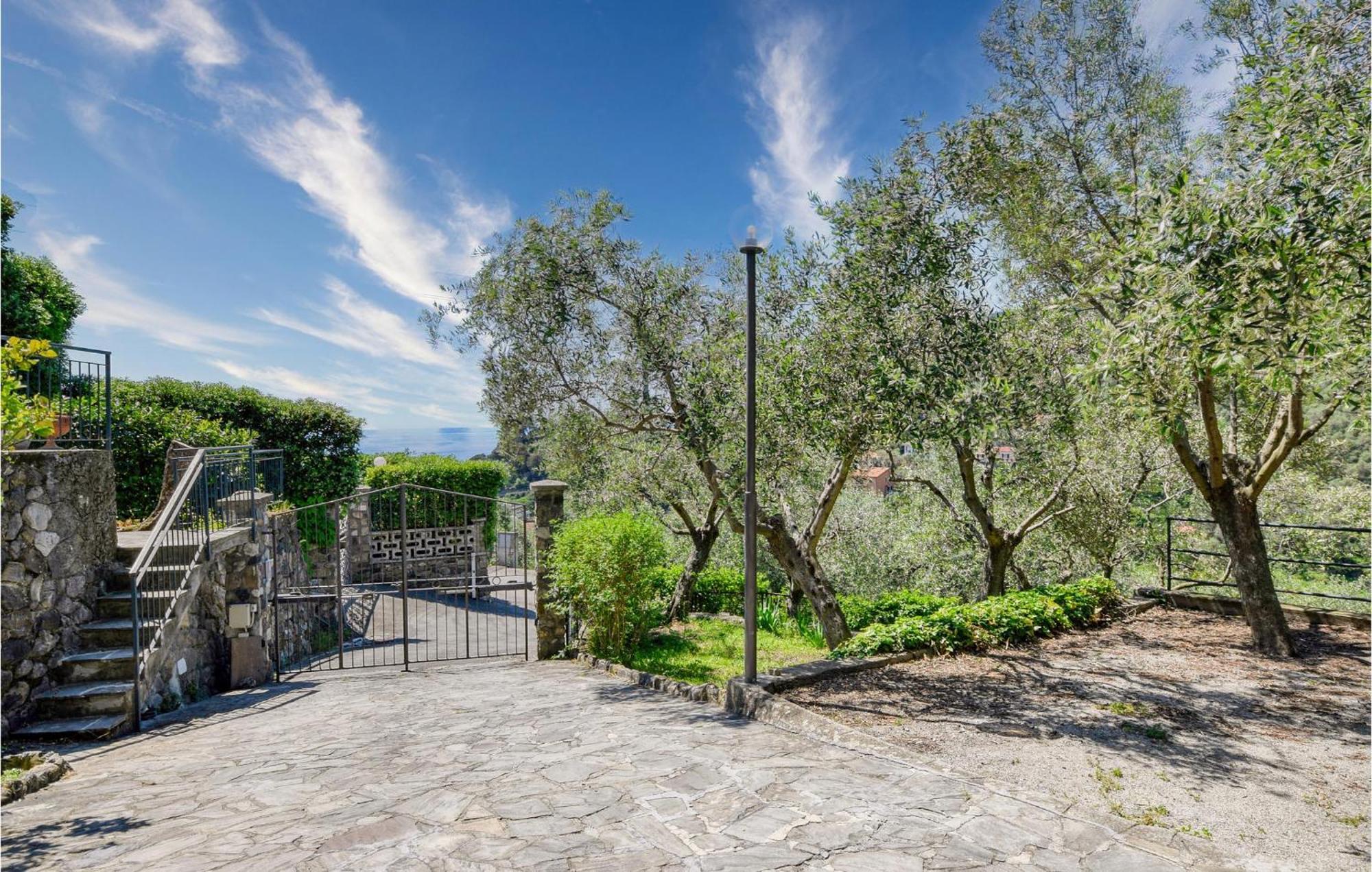 2 Bedroom Stunning Apartment In Moneglia Exteriér fotografie