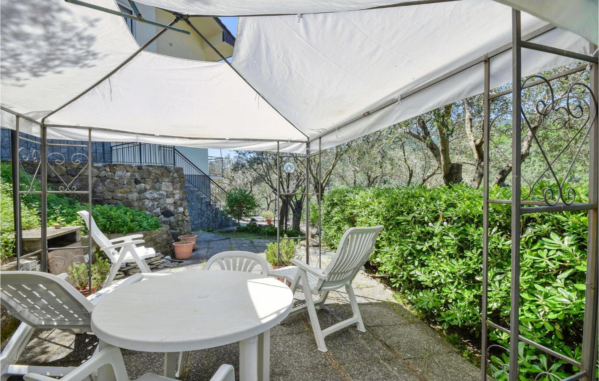 2 Bedroom Stunning Apartment In Moneglia Exteriér fotografie